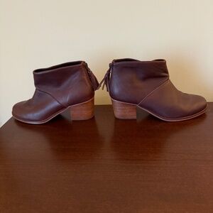 Toms burgundy maroon boots size 7